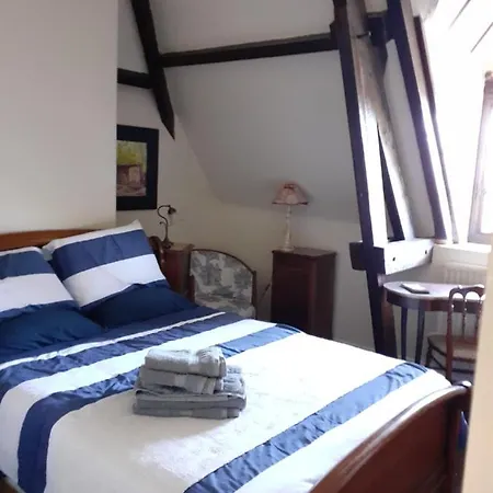 D Hotes Iris Bed and breakfast