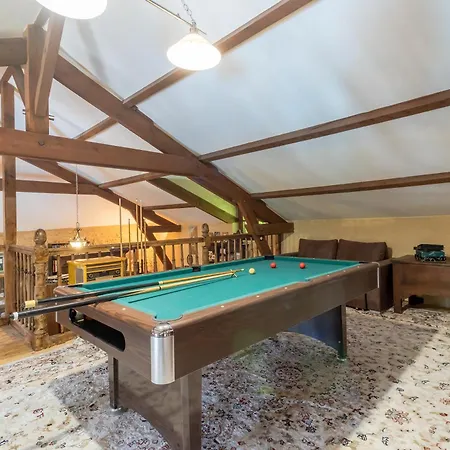 D Hotes Iris Bed and breakfast